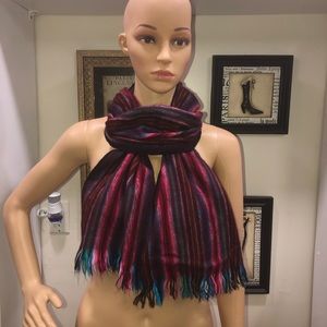 Invisible Norto NWT! 100% Acrylic Fringe Scarf